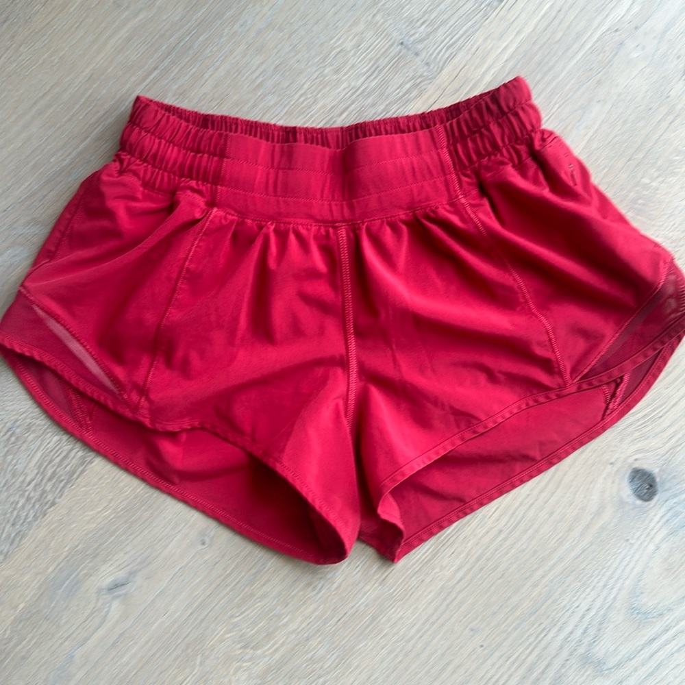 Lululemon Hotty Hot Short 2.5